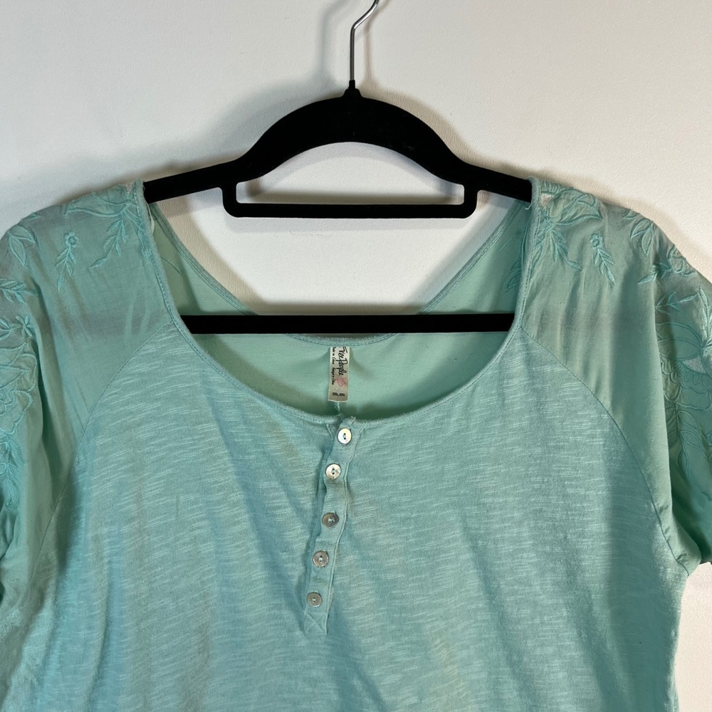 Free People Seafoam Green Mint Embroidered Henley Short Sleeve Top Medium Boho - Picture 2 of 7